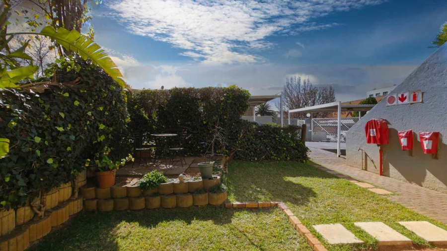 To Let 2 Bedroom Property for Rent in Illovo Gauteng