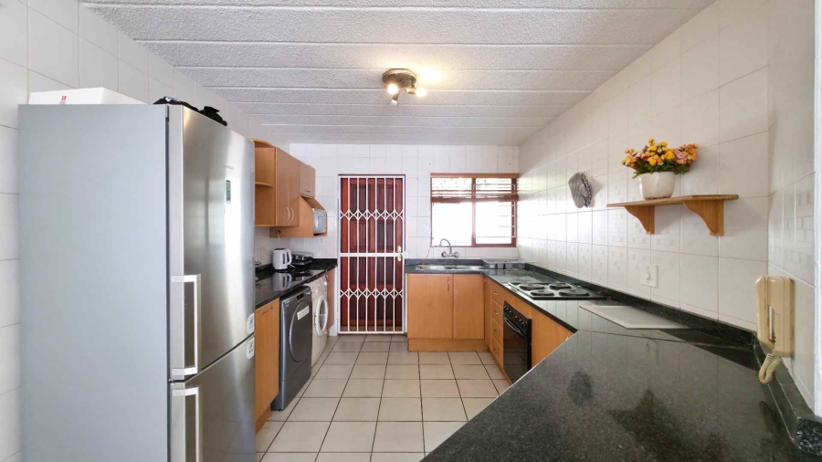 To Let 2 Bedroom Property for Rent in Illovo Gauteng