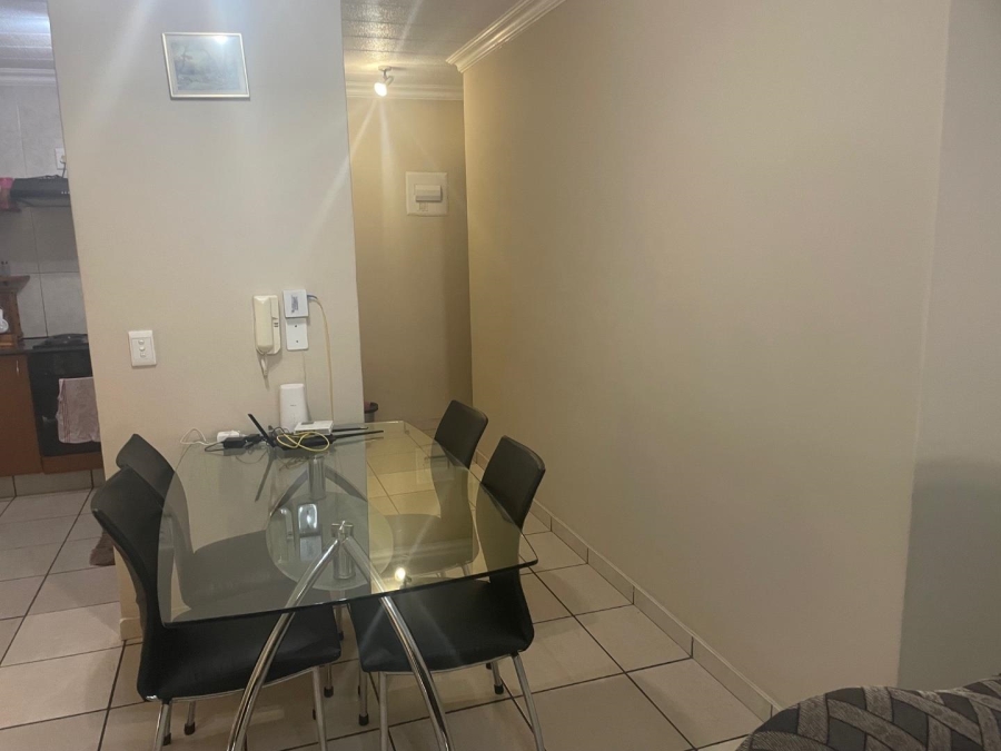 To Let 2 Bedroom Property for Rent in Sandown Gauteng