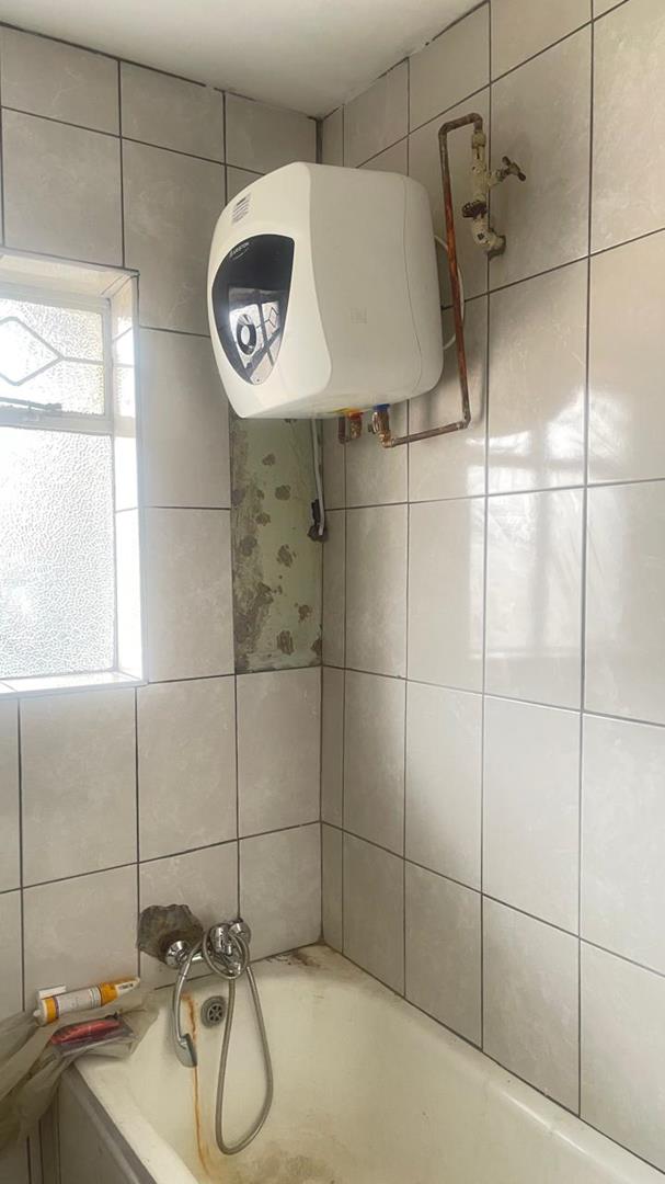 To Let 2 Bedroom Property for Rent in Edenvale Gauteng