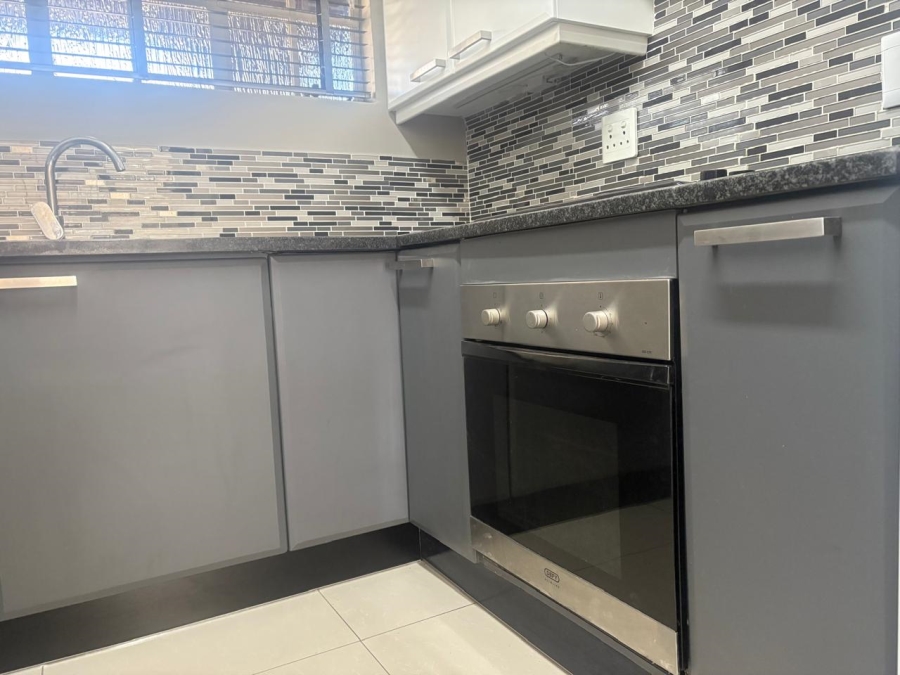 To Let 2 Bedroom Property for Rent in Sandown Gauteng