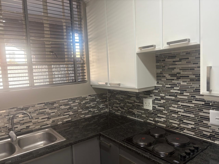 To Let 2 Bedroom Property for Rent in Sandown Gauteng