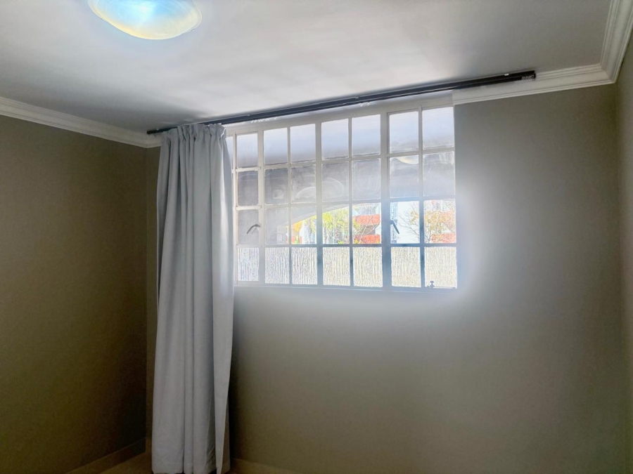 To Let 2 Bedroom Property for Rent in Sandown Gauteng