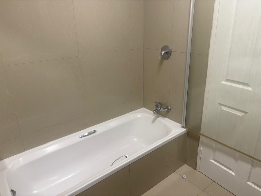 To Let 2 Bedroom Property for Rent in Sandown Gauteng