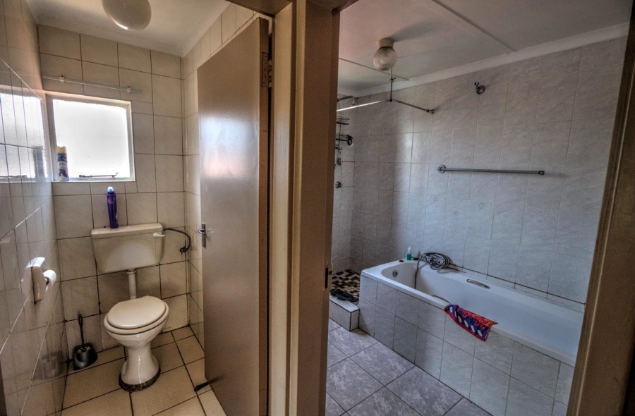 To Let 3 Bedroom Property for Rent in Bonaero Park Gauteng