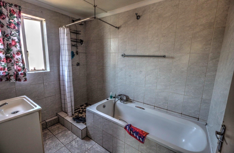 To Let 3 Bedroom Property for Rent in Bonaero Park Gauteng