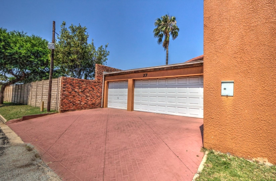 To Let 3 Bedroom Property for Rent in Bonaero Park Gauteng