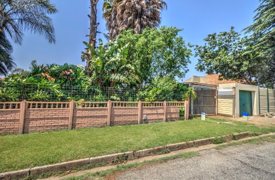 To Let 3 Bedroom Property for Rent in Bonaero Park Gauteng