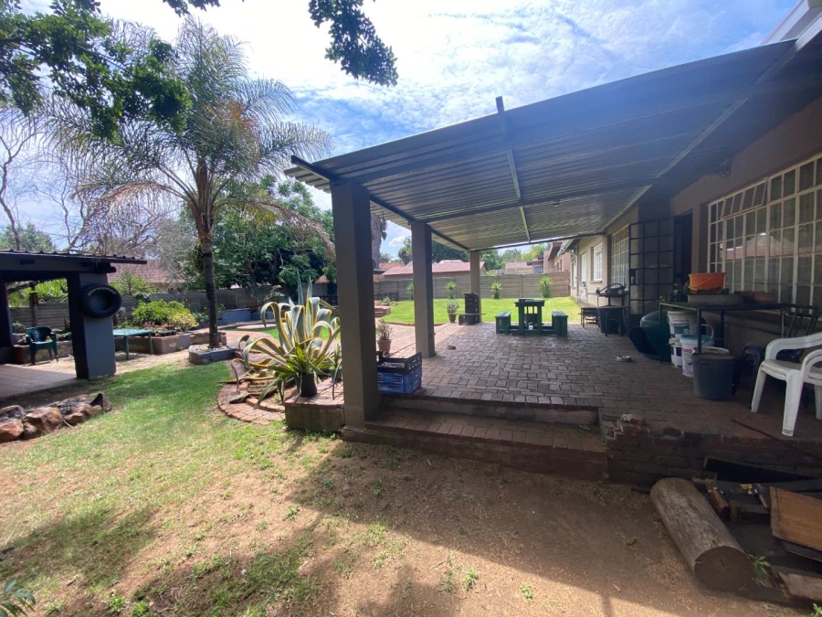 3 Bedroom Property for Sale in Brackendowns Gauteng