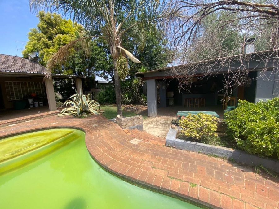 3 Bedroom Property for Sale in Brackendowns Gauteng
