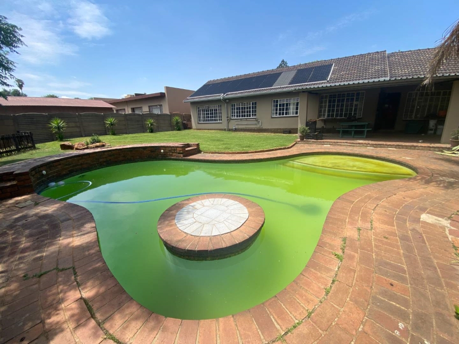 3 Bedroom Property for Sale in Brackendowns Gauteng