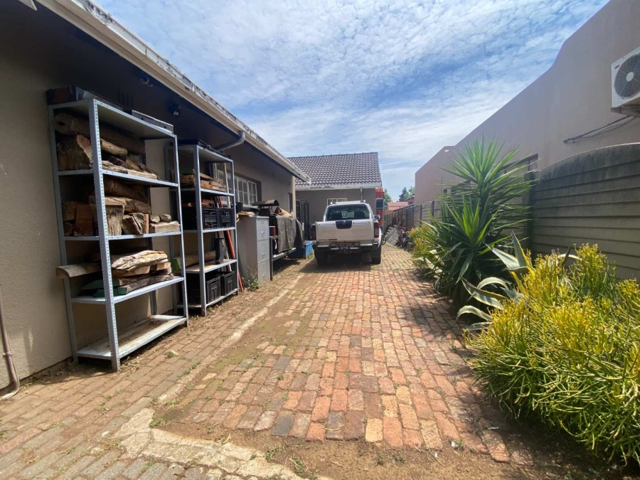 3 Bedroom Property for Sale in Brackendowns Gauteng