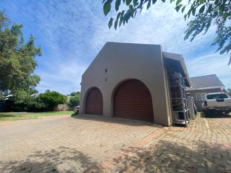 3 Bedroom Property for Sale in Brackendowns Gauteng