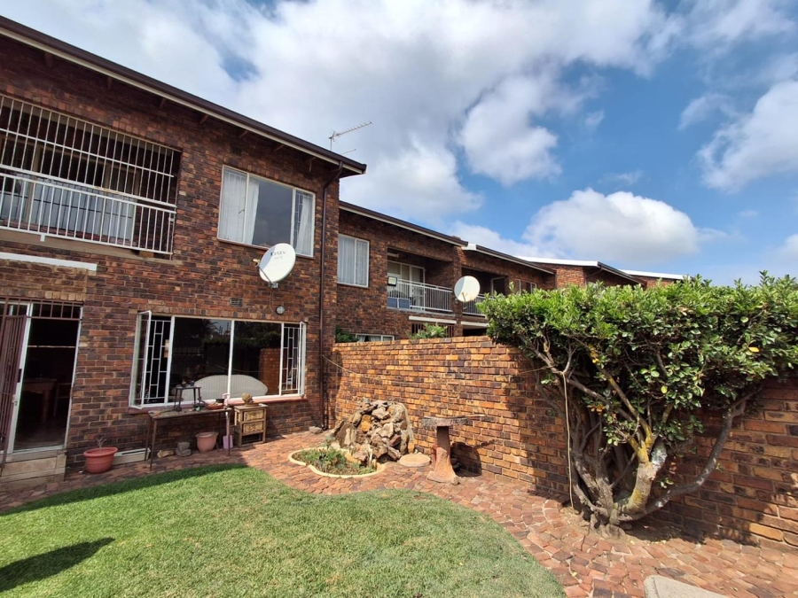 3 Bedroom Property for Sale in Brackenhurst Gauteng
