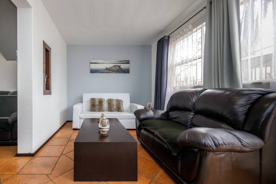 2 Bedroom Property for Sale in Brackenhurst Gauteng