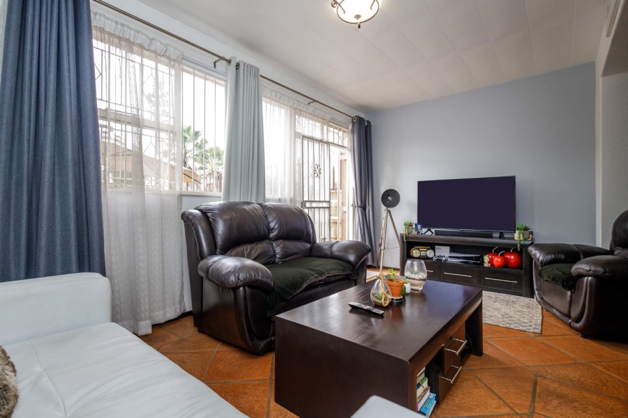 2 Bedroom Property for Sale in Brackenhurst Gauteng