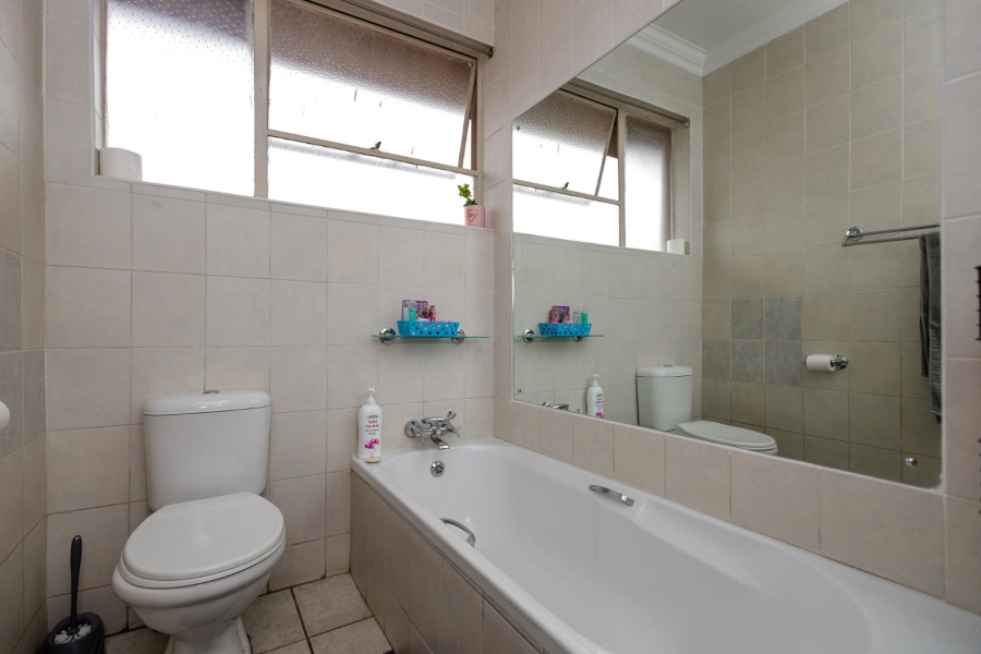 2 Bedroom Property for Sale in Brackenhurst Gauteng