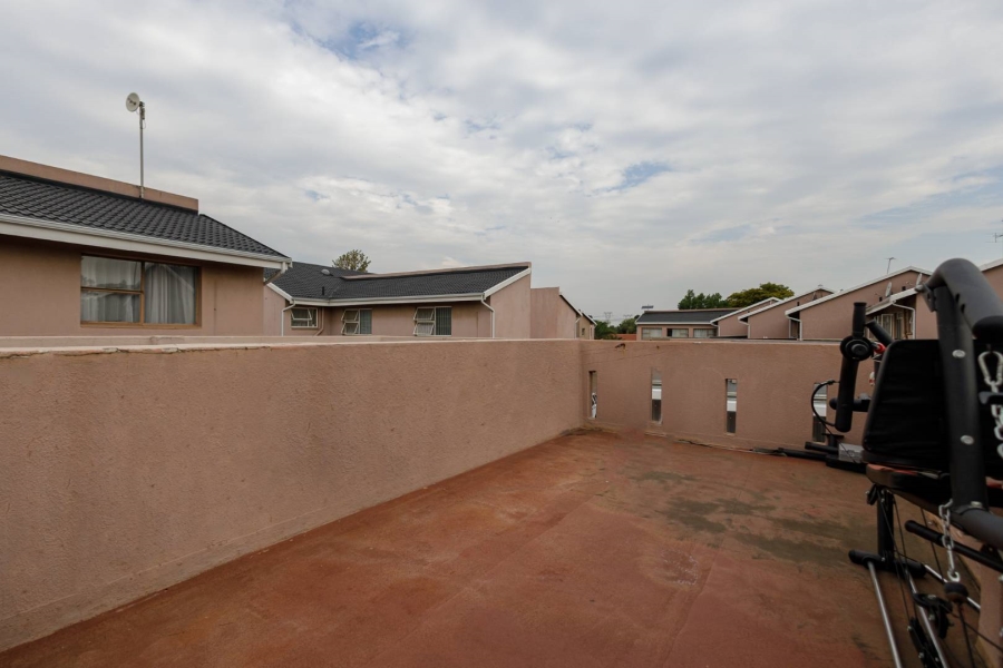 2 Bedroom Property for Sale in Brackenhurst Gauteng
