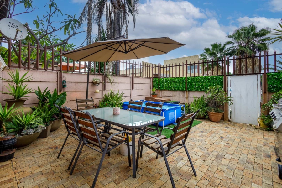 2 Bedroom Property for Sale in Brackenhurst Gauteng