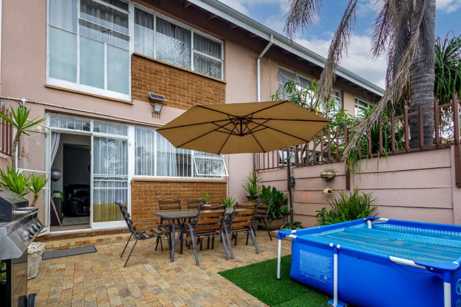 2 Bedroom Property for Sale in Brackenhurst Gauteng