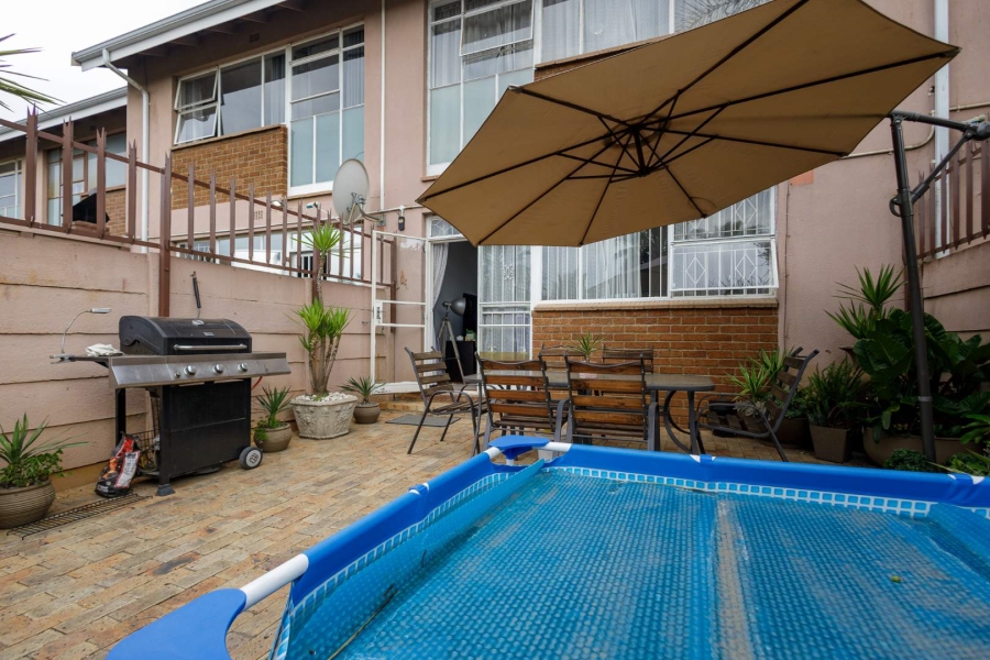 2 Bedroom Property for Sale in Brackenhurst Gauteng