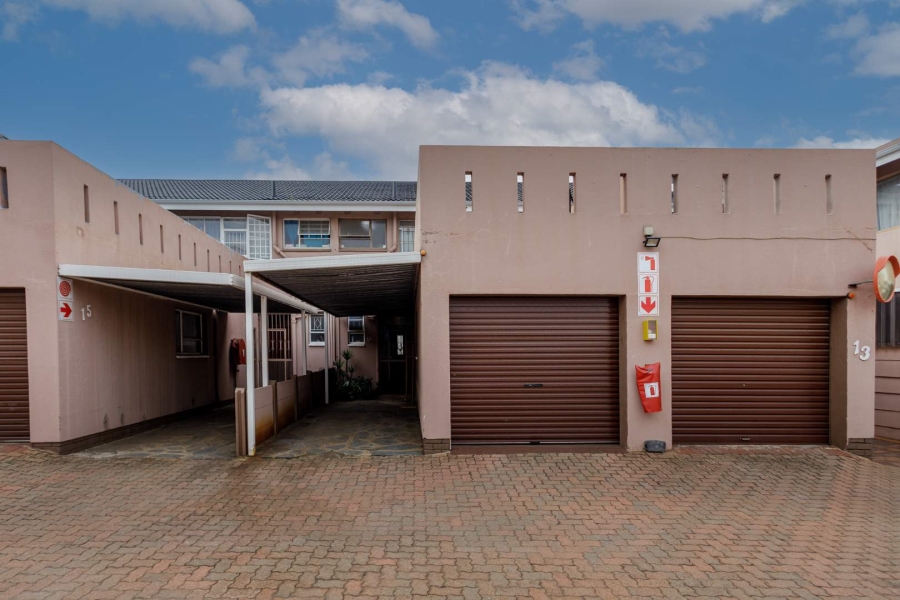 2 Bedroom Property for Sale in Brackenhurst Gauteng