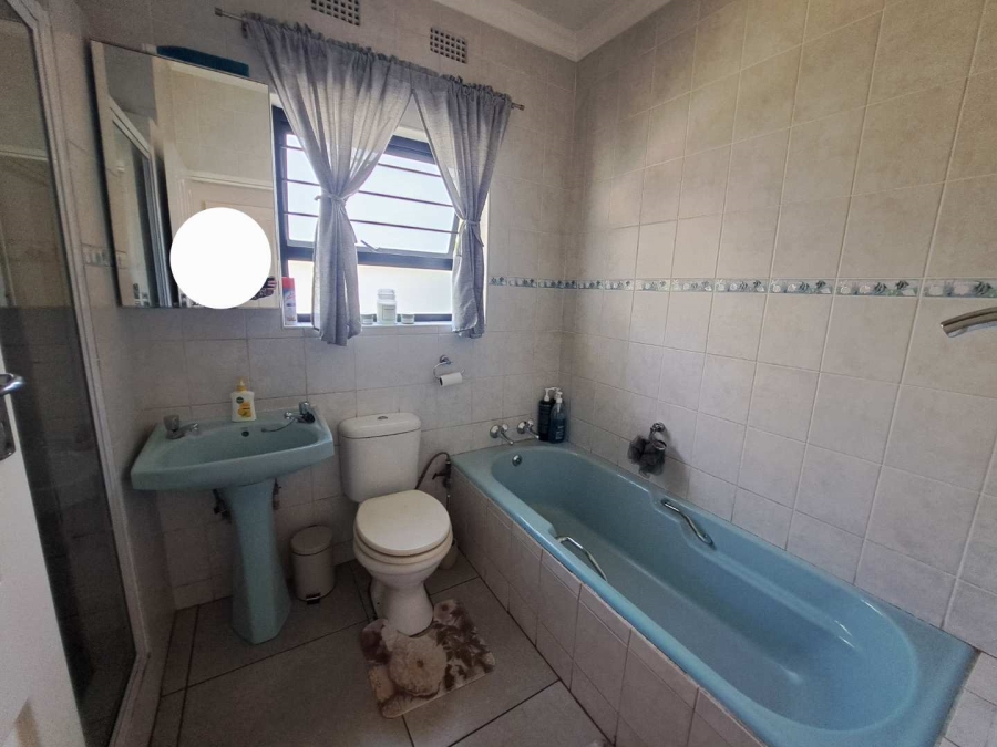 To Let 3 Bedroom Property for Rent in Brackenhurst Gauteng