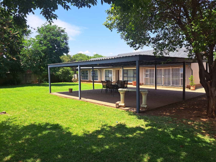 To Let 3 Bedroom Property for Rent in Brackenhurst Gauteng