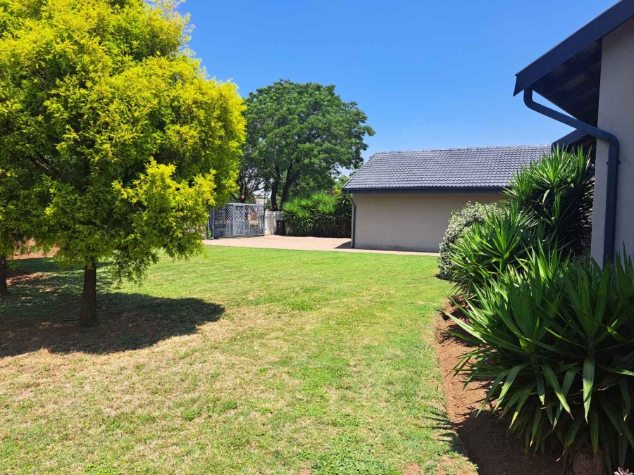 To Let 3 Bedroom Property for Rent in Brackenhurst Gauteng