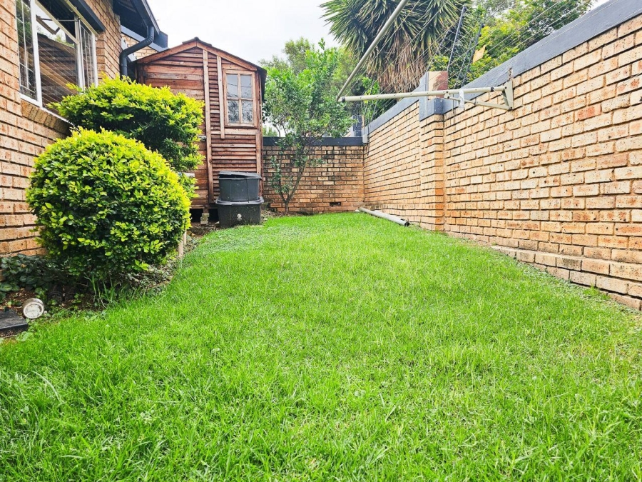 2 Bedroom Property for Sale in Wilgeheuwel Gauteng