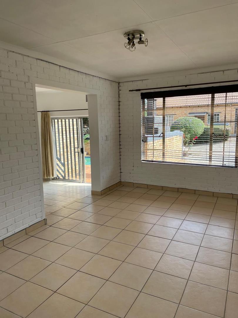 2 Bedroom Property for Sale in Wilgeheuwel Gauteng