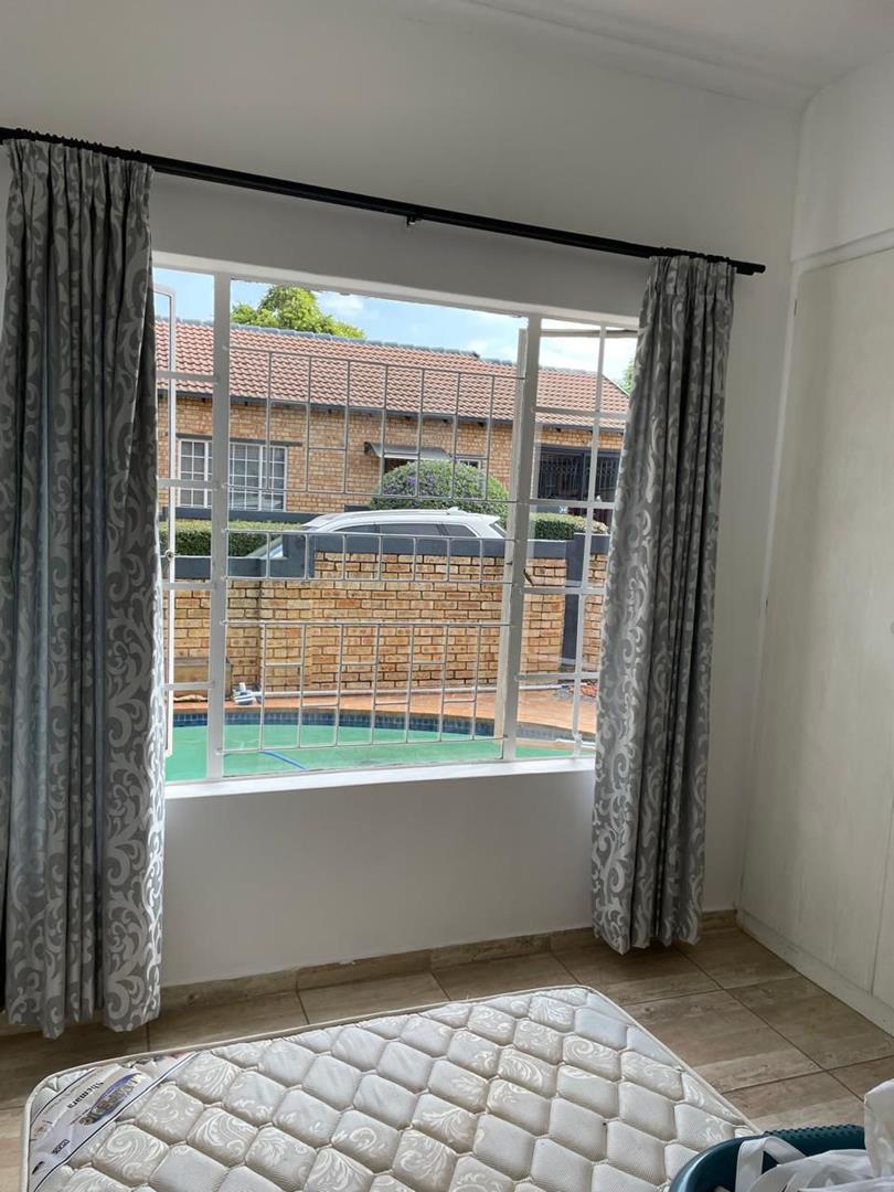 2 Bedroom Property for Sale in Wilgeheuwel Gauteng