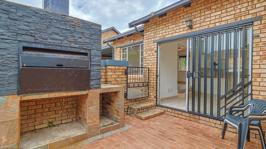 2 Bedroom Property for Sale in Wilgeheuwel Gauteng