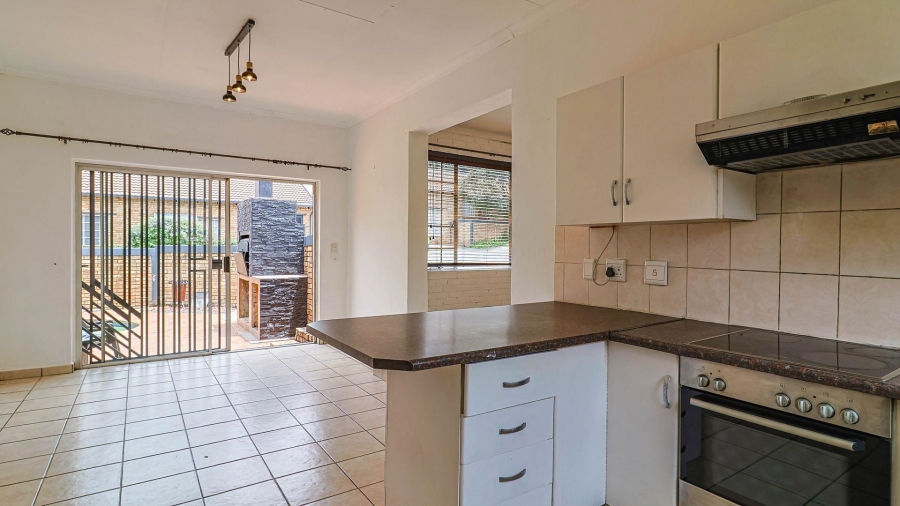 2 Bedroom Property for Sale in Wilgeheuwel Gauteng