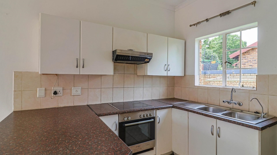 2 Bedroom Property for Sale in Wilgeheuwel Gauteng