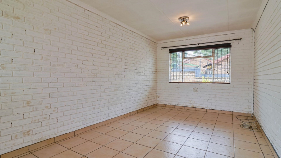 2 Bedroom Property for Sale in Wilgeheuwel Gauteng