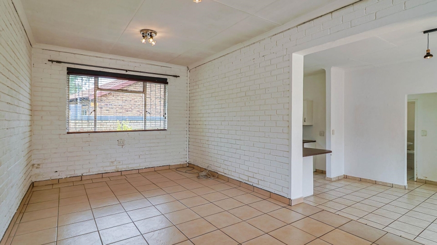 2 Bedroom Property for Sale in Wilgeheuwel Gauteng