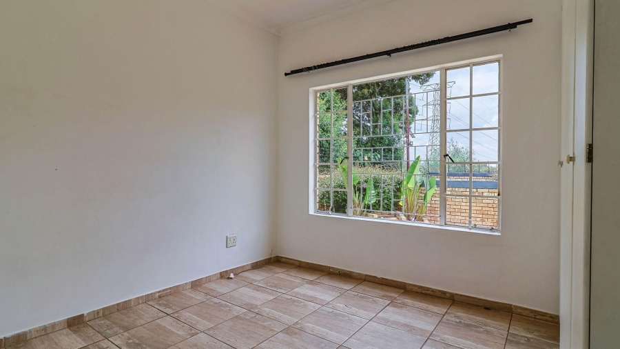 2 Bedroom Property for Sale in Wilgeheuwel Gauteng