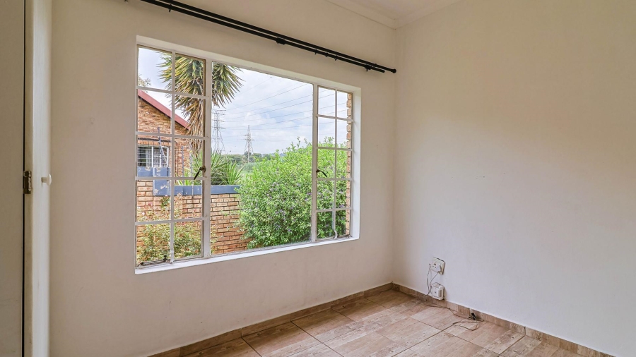 2 Bedroom Property for Sale in Wilgeheuwel Gauteng