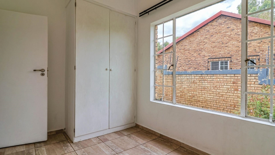 2 Bedroom Property for Sale in Wilgeheuwel Gauteng