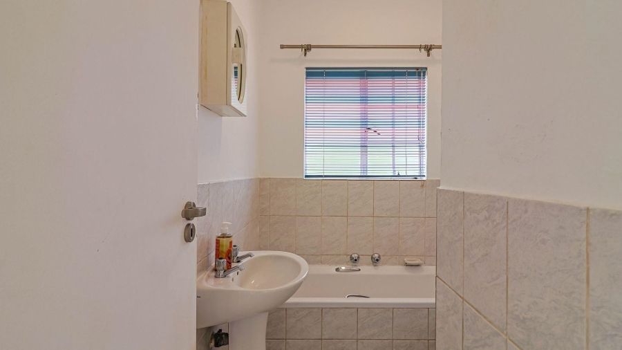 2 Bedroom Property for Sale in Wilgeheuwel Gauteng