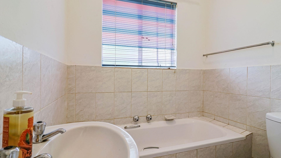 2 Bedroom Property for Sale in Wilgeheuwel Gauteng