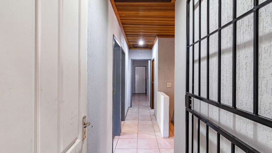 4 Bedroom Property for Sale in Fairland Gauteng