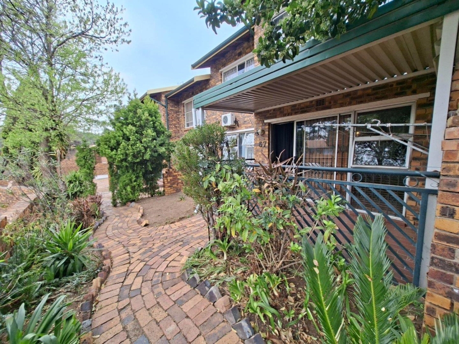 To Let 2 Bedroom Property for Rent in Buccleuch Gauteng