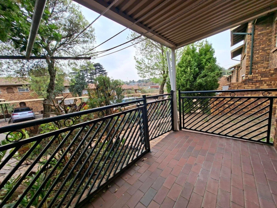 To Let 2 Bedroom Property for Rent in Buccleuch Gauteng