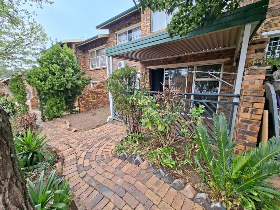 To Let 2 Bedroom Property for Rent in Buccleuch Gauteng