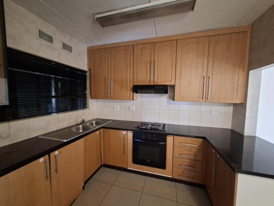 To Let 2 Bedroom Property for Rent in Buccleuch Gauteng
