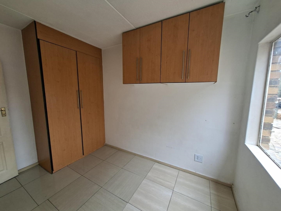 To Let 2 Bedroom Property for Rent in Buccleuch Gauteng