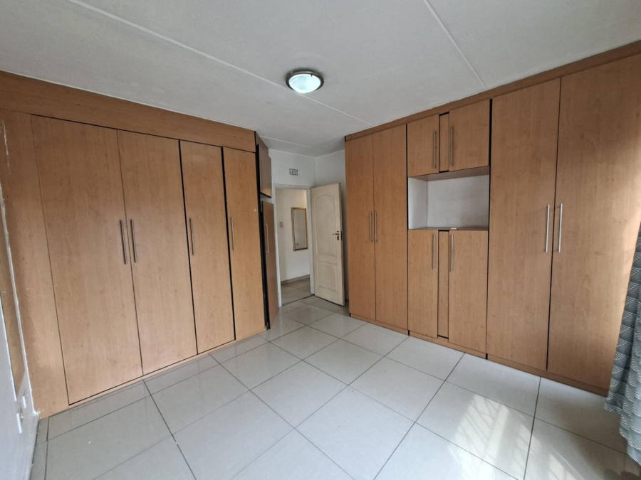 To Let 2 Bedroom Property for Rent in Buccleuch Gauteng