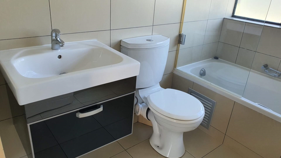 To Let 2 Bedroom Property for Rent in Jackal Creek Golf Estate Gauteng